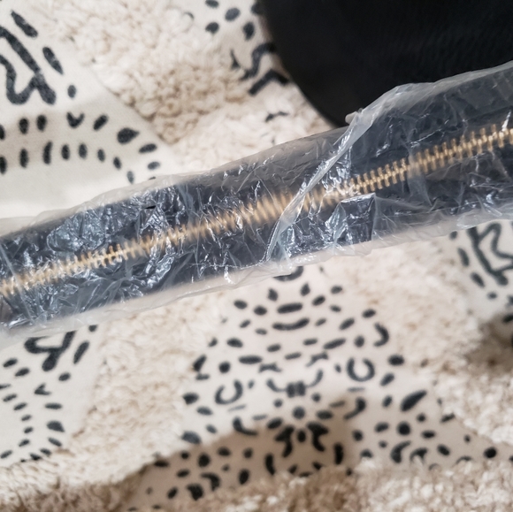 NEW NIXON BLACK LEATHER CROSSBODY BAG - Picture 7 of 13